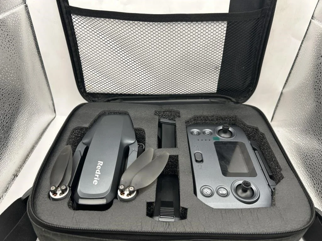 Lot # : 20 - Redrie HK33 GPS Drone W/ Carrying Case